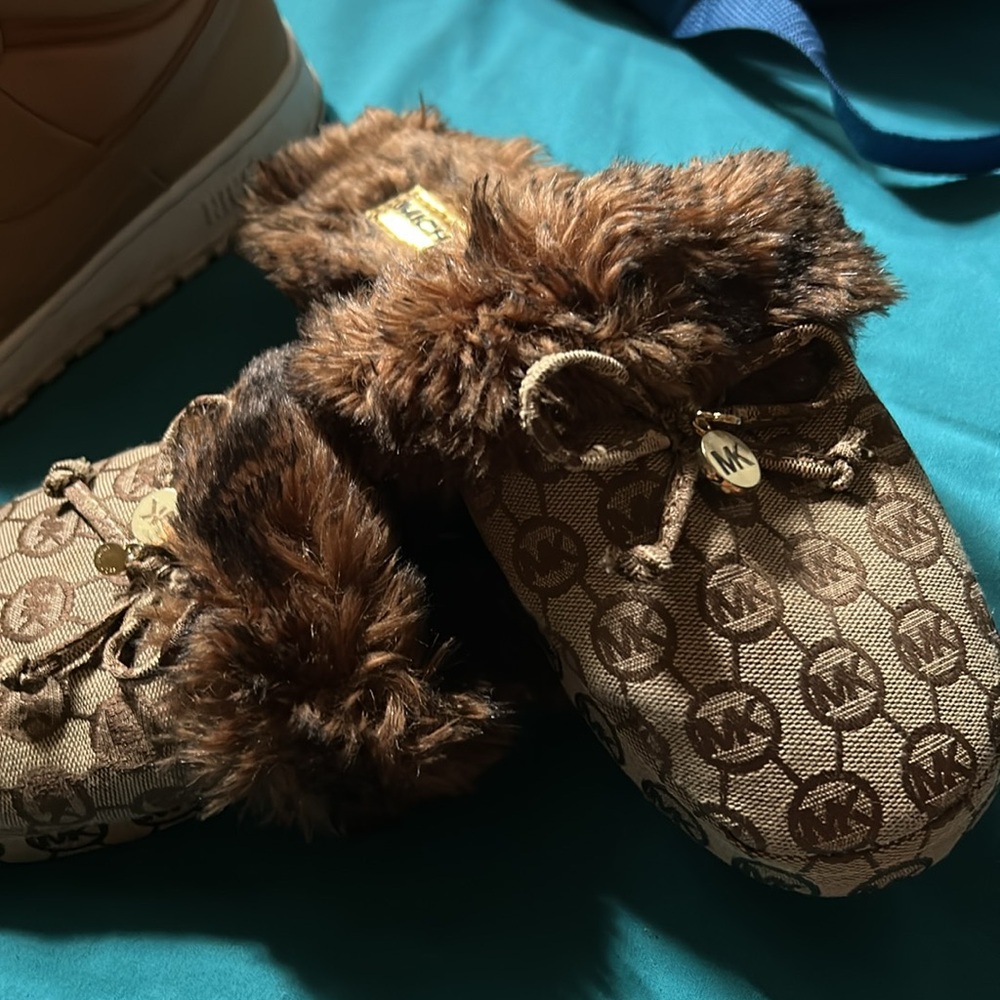 ***SOLD***                      Women's Faux Fur Lined Monogram Shoes